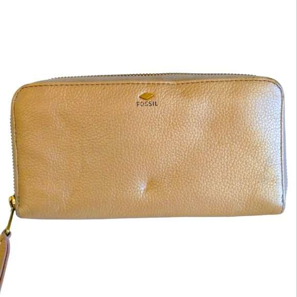 Fossil Wallet - Picture 1 of 10